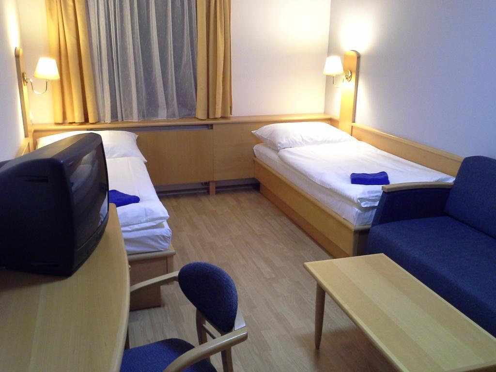 Hotel Laguna Ceske Budejovice Quarto foto